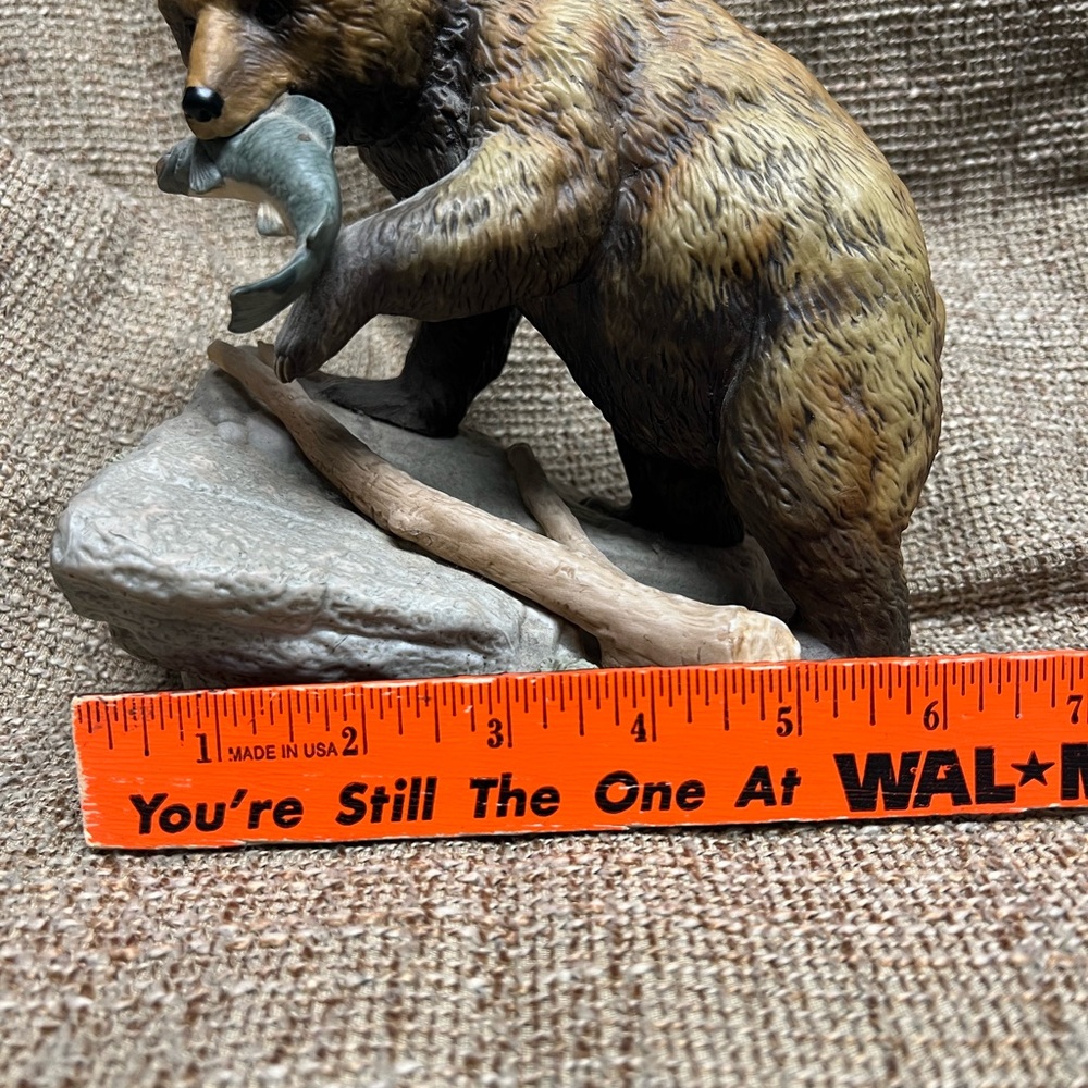 Bear Sculpture with Fish - Brown and Gray - Picture 5 of 6